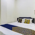 SPOT ON 90780 Gang Tengah Homestay